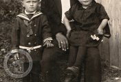 Emil Saulich s dětmi Ludmilu Saulichovou-Adámkovou, a Emila Saulicha jr., neznámý, neznámé