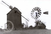 mlýn s větrným kolem pohánějícím katr, neznámý, 1967